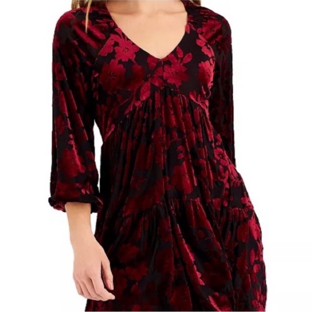 Just Taylor Dress Size 4 Nwt Crushed Red Velvet W/Sheer Black Fully Lined Floral